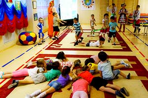 Подвижные игры как средство развития физических качеств детей младшего дошкольного возраста.