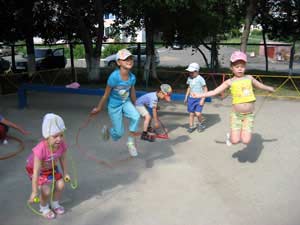 Подвижные игры как средство развития ловкости у детей старшего дошкольного возраста.