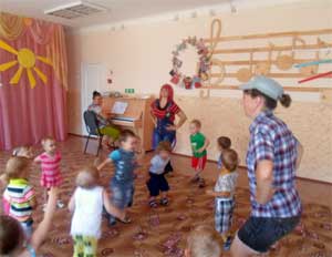 Физкультурный досуг-развлечение для детей ясельной и 1 младшей групп: «В гости к детям»